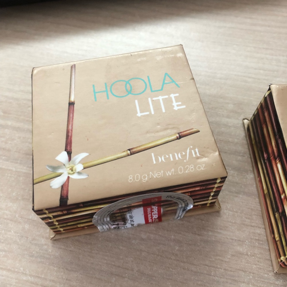 Brand new hoola light bronzer sealed